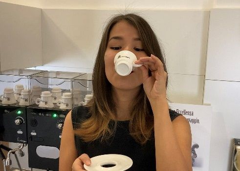 Degustare il caffè espresso